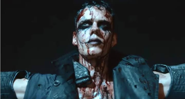 La crítica reprueba reboot de “El cuervo” y la taquilla tampoco será buena