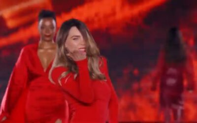 ¡Qué bochorno! Belinda se cae mientras desfila en la Semana de la Moda en París