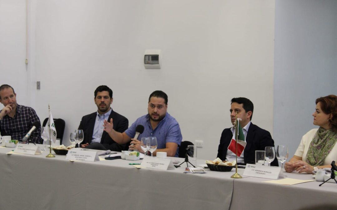 Hace Miguel Lechuga equipo con industriales del poniente