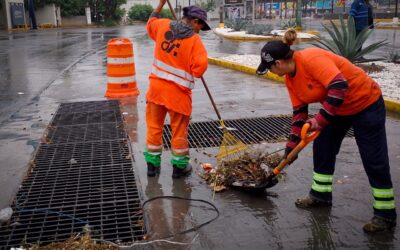 Previene Monterrey inundaciones con limpieza de pluviales durante las lluvias