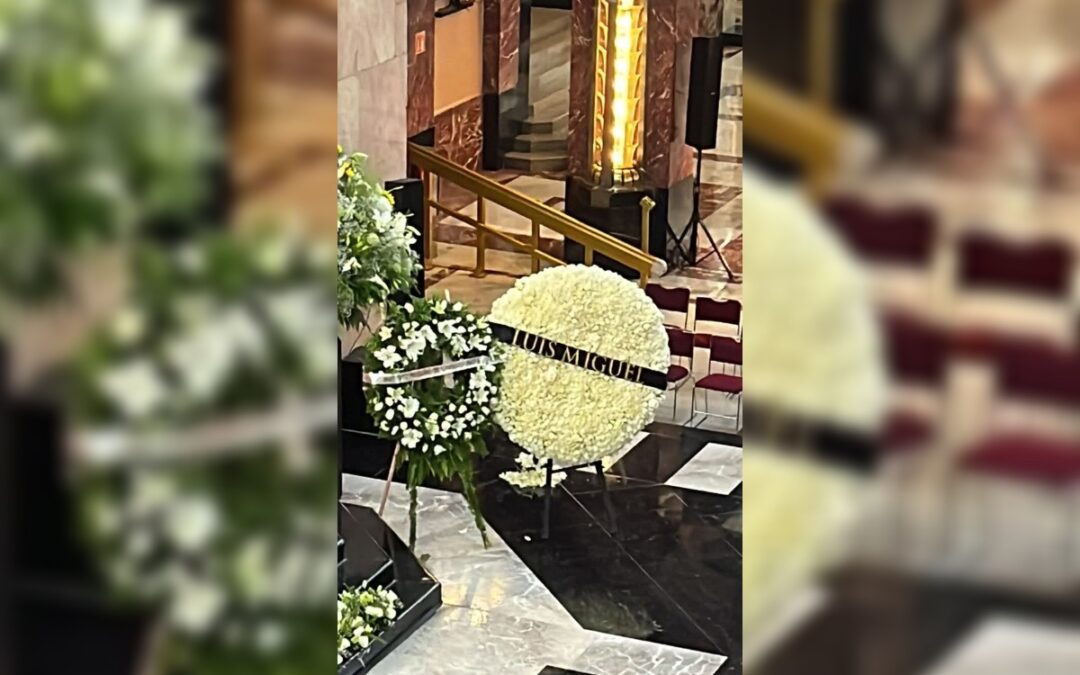 Luis Miguel manda corona para Silvia Pinal