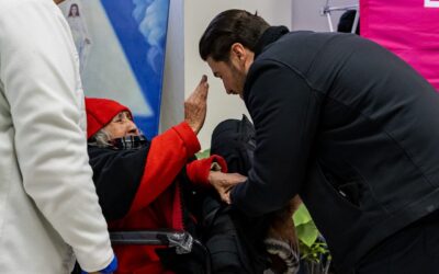 Sale Samuel García para atender a personas en condición de calle por frente frío
