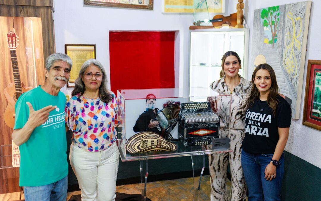 Preserva legado de Celso Piña; Lorena de la Garza hace donación a museo del músico