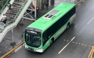 Jesús Elizondo comprueba, de primera mano, necesidades de usuarios del transporte