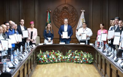 Promueve Adrián de la Garza acceso a la educación media y superior a través de convenio de becas