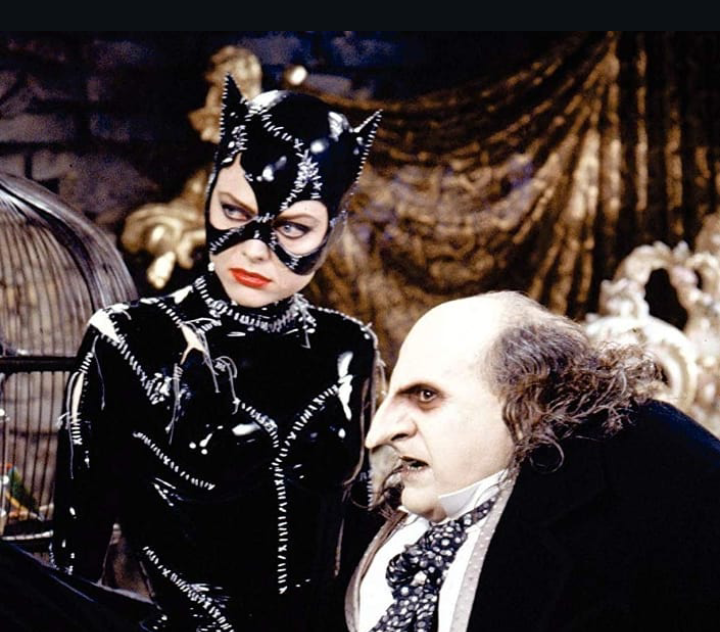 Danny DeVito revela que Michelle Pfeiffer lo ponía “colorado” en rodaje de “Batman Regresa”