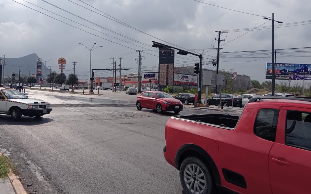 Anuncian cierre parcial en Avenida Raúl Salinas y Vía a Torreón en Escobedo