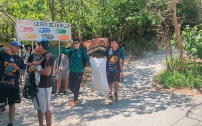 Estudiantes y empleados municipales hacen limpieza en Cerro de la Silla