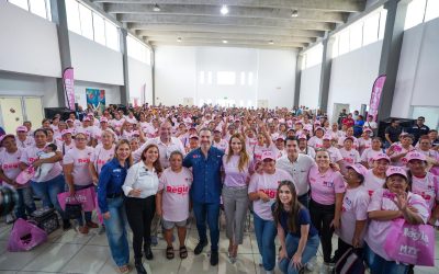 Adrián de la Garza inicia entrega de la Tarjeta Regia Plus