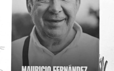 Adentro le aplauden… Afuera le lloran