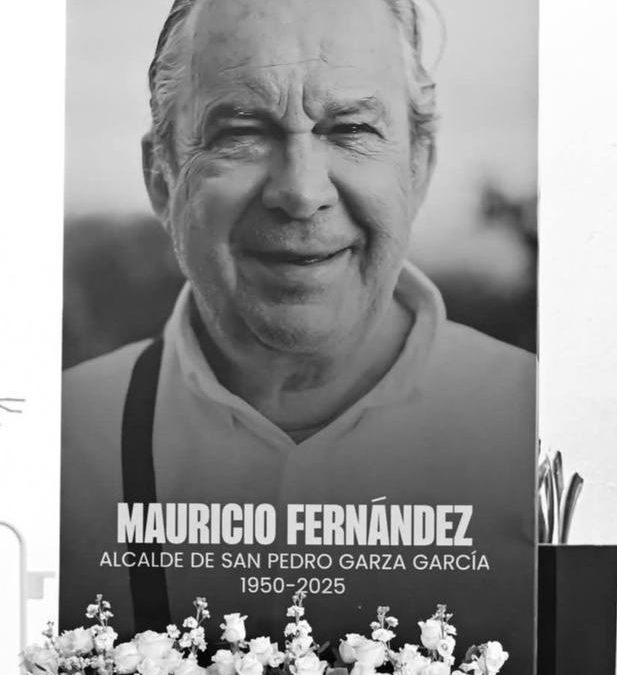 Adentro le aplauden…  Afuera le lloran