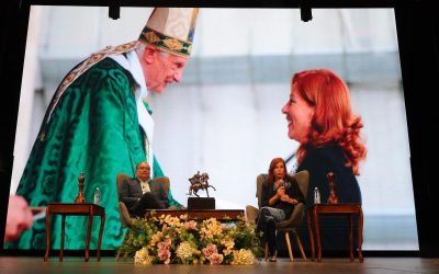 Comparte Valentina Alazraki medio siglo de vivencias cubriendo a seis Papas