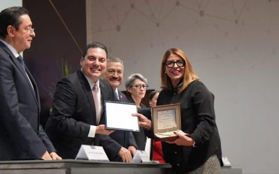 Otorga UANL Medalla al Mérito Profesional a Guillermina Alvarado