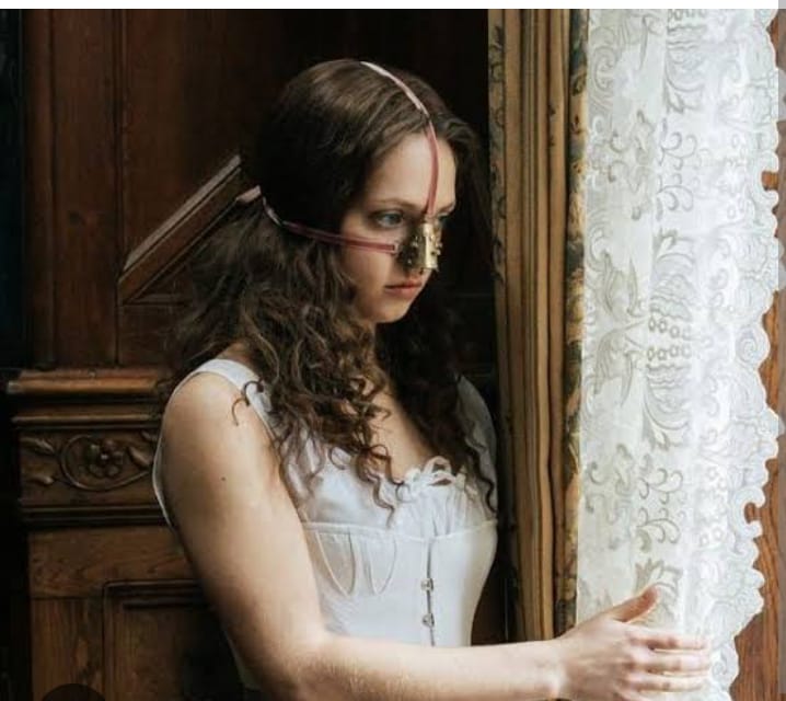 “La hermanastra fea”: Un filme perversamente grotesco e ingenioso