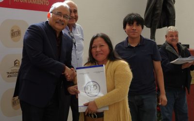 Dan certeza jurídica a familias de Escobedo, les entregan escrituras de propiedad