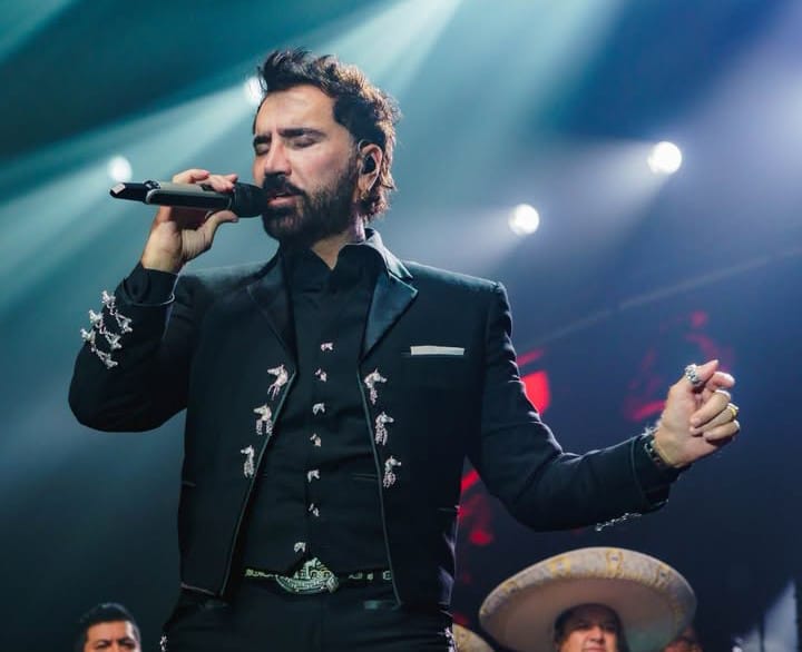 Alejandro Fernández sale bien tras cirugía por apendicitis