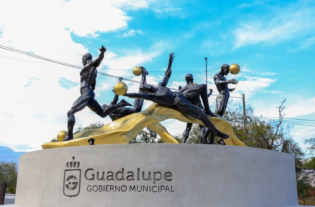 Estrena Guadalupe escultura mundialista “mejor que otras ubicadas en Londres”
