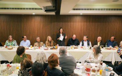 Escucha Lorena de la Garza de primera mano las condiciones del magisterio en NL