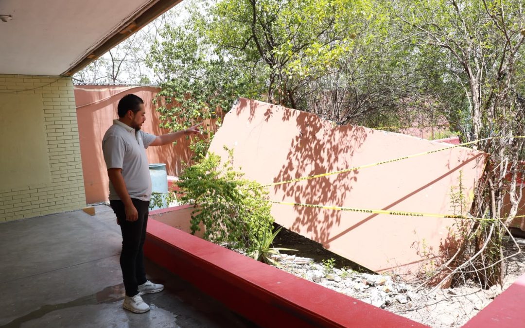 Diputado Miguel lechuga denuncia peligro de derrumbe en secundaria de Santa Catarina