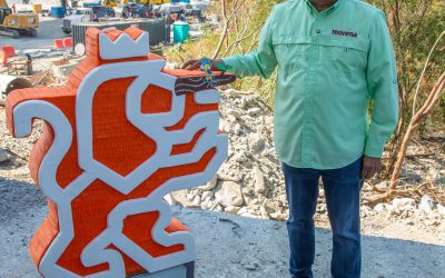 Andrés Mijes devela “monumento a la corrupción” en puente hecho por Samuel
