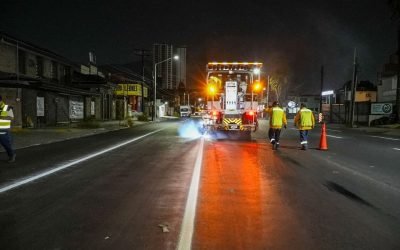 Avenida Paseo de los Leones recibió aplicación de pintura termoplástica para delimitación de carriles