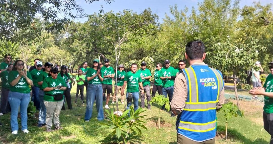 Celebran 59 años del Parque España con siembra de árboles