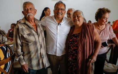 Andrés Mijes reconoce a adultos mayores como los verdaderos protagonistas de la historia de Nuevo León