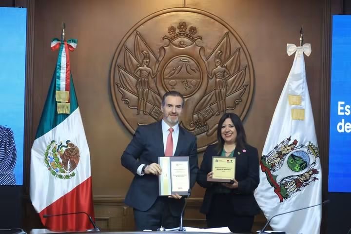 Entrega Monterrey el reconocimiento público al magisterio Miguel F. Martínez a 10 docentes