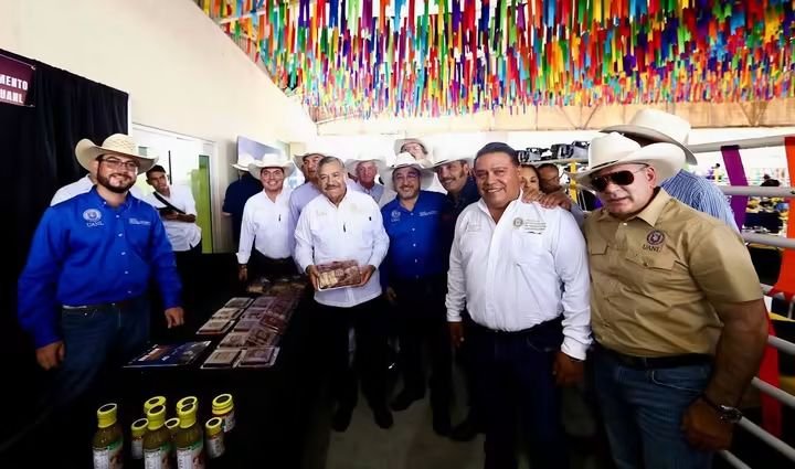 Encabeza el rector Santos Guzmán Gran Subasta UANL